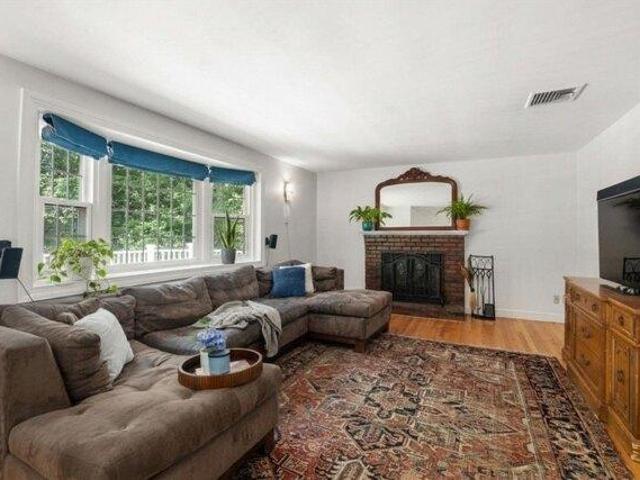 house with 5 bedroom, Framingham MA ES105401742