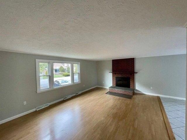 house with 5 bedroom, Framingham MA ES105498177