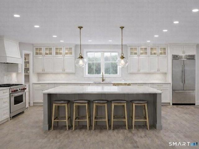 house with 5 bedroom, Glastonbury CT ES104835837