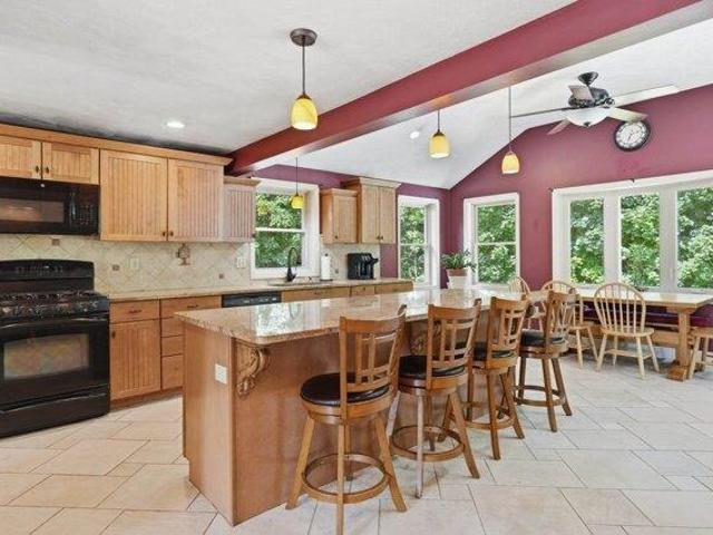 house with 5 bedroom, Groveland MA ES105557331