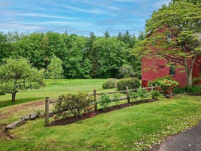 house with 5 bedroom, Greenfield MA ES104541684