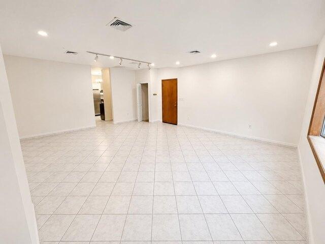 house with 5 bedroom, Guttenberg NJ ES105579265