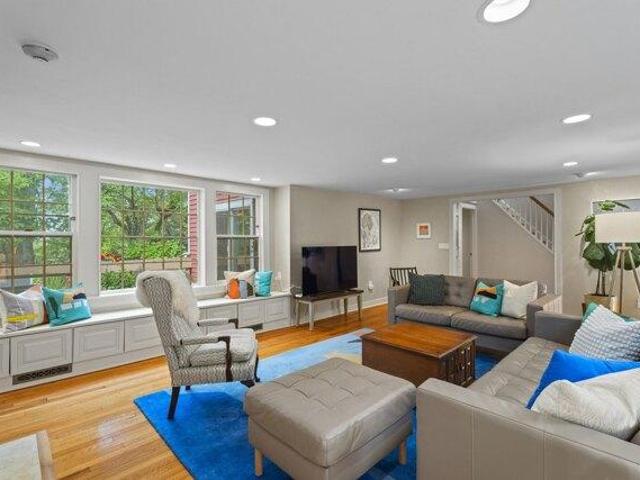 house with 5 bedroom, Hamden CT ES104569728