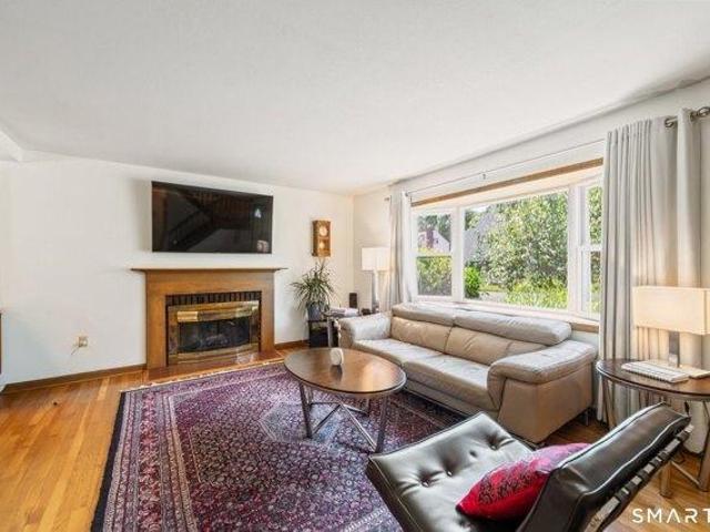 house with 5 bedroom, Hamden CT ES105440002