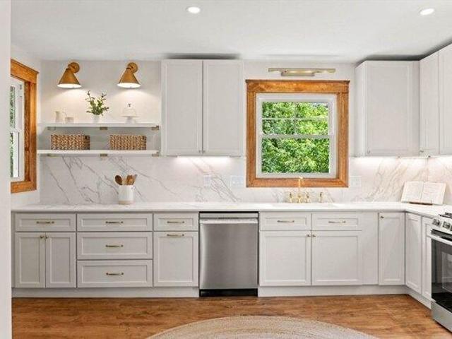 house with 5 bedroom, Haverhill MA ES105404664