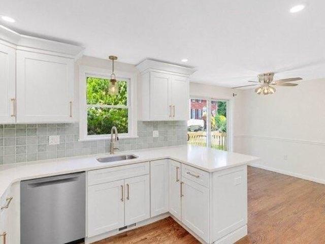 house with 5 bedroom, Haverhill MA ES105428332