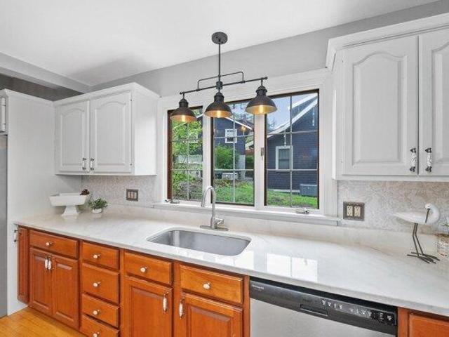 house with 5 bedroom, Haverhill MA ES105548161