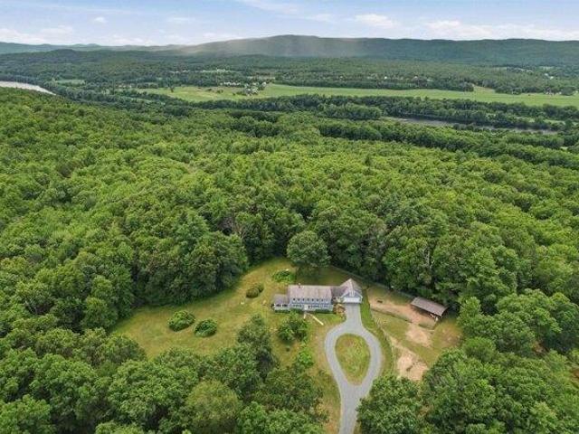 house with 5 bedroom, Hinsdale NH ES105424017