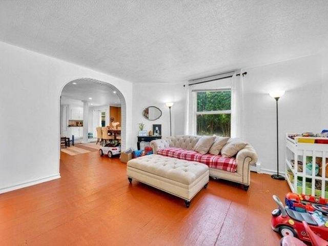 house with 5 bedroom, Hudson MA ES104604362