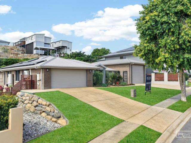 For Rent 5 Bedroom House Lammermoor QLD DS102665639