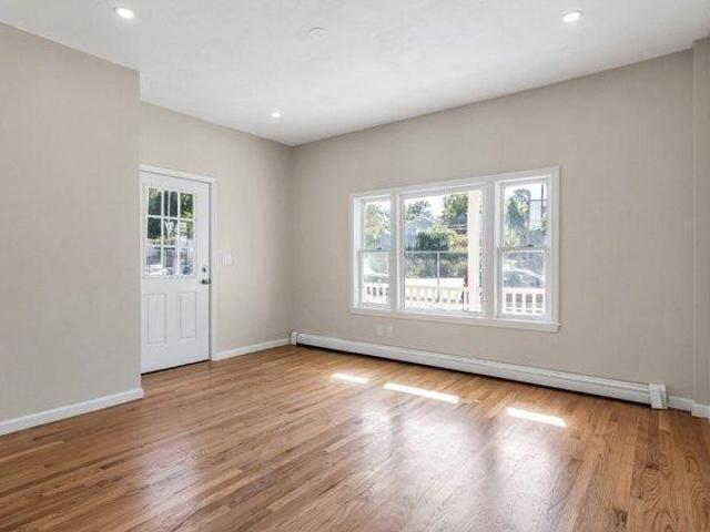 house with 5 bedroom, Lawrence MA ES105536119