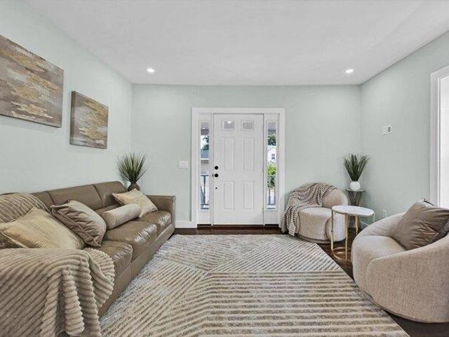 house with 5 bedroom, Leominster MA ES104375538