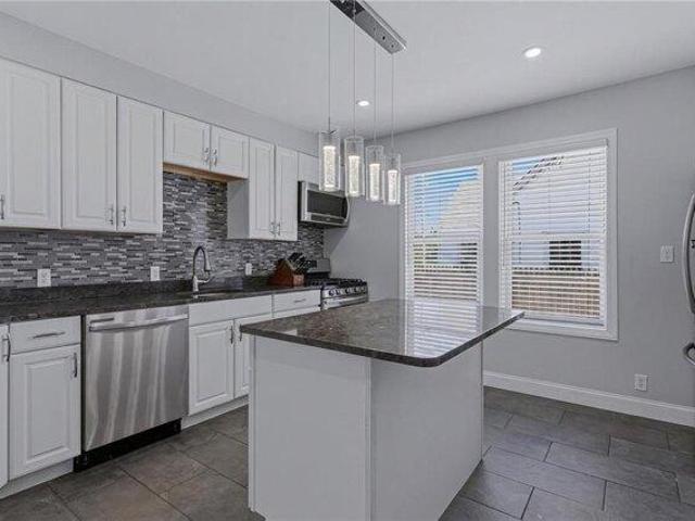house with 5 bedroom, Lincoln RI ES104514642