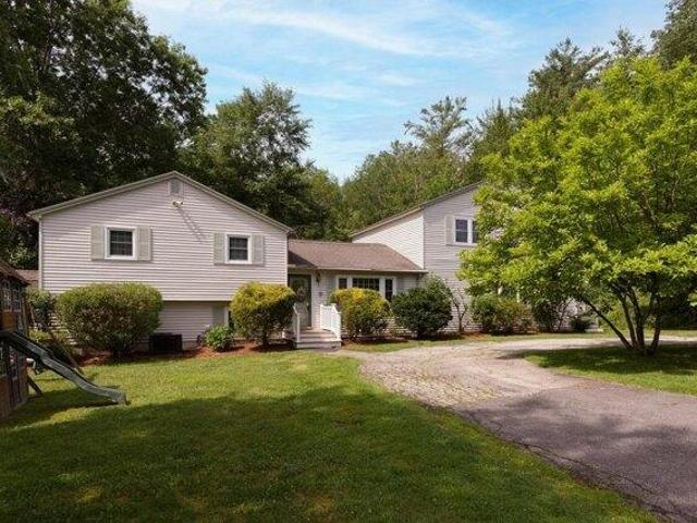 house with 5 bedroom, Londonderry NH ES104568004