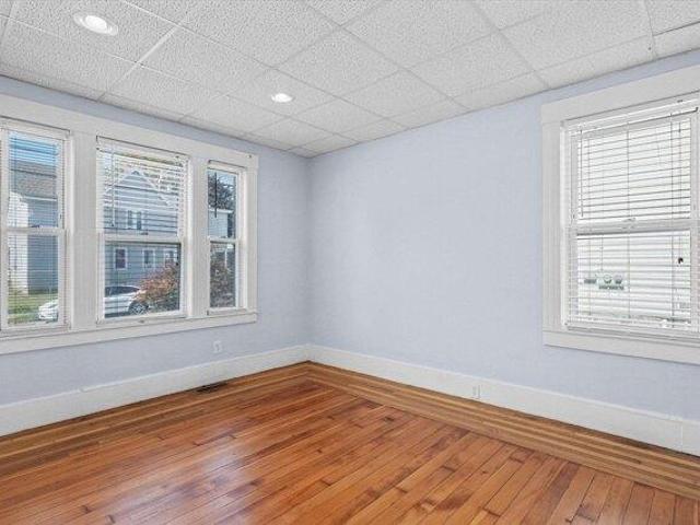 house with 5 bedroom, Lowell MA ES105341144
