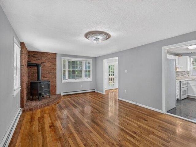house with 5 bedroom, Mansfield MA ES105577371