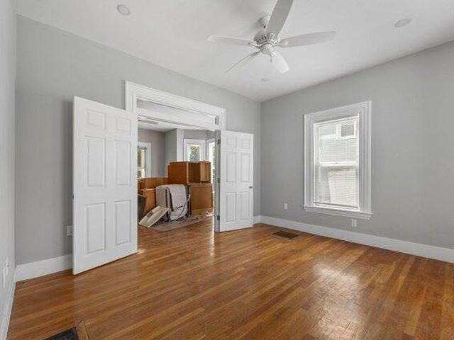 house with 5 bedroom, Malden MA ES105475877