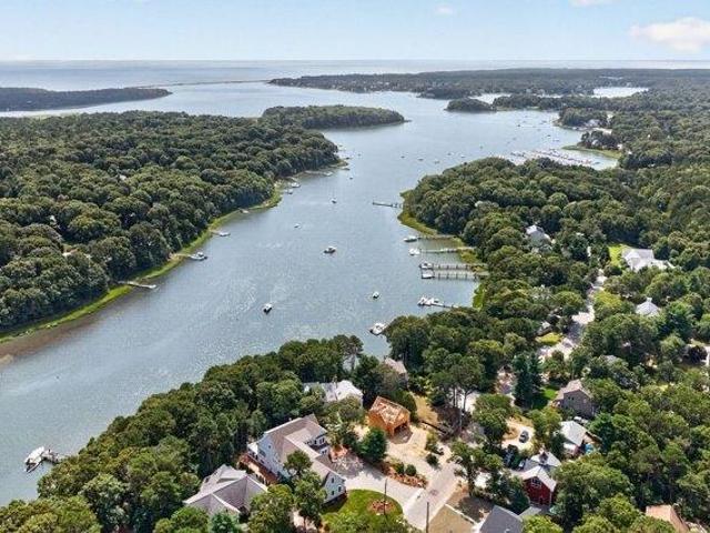 house with 5 bedroom, Mashpee MA ES105427937