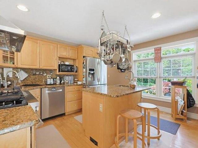 house with 5 bedroom, Mattapoisett MA ES105650271