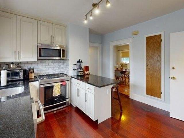 house with 5 bedroom, Medford MA ES105589542