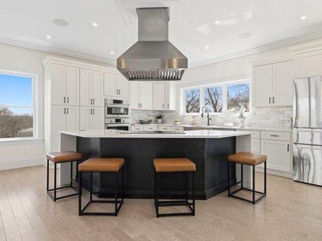 house with 5 bedroom, Melrose MA ES104407657