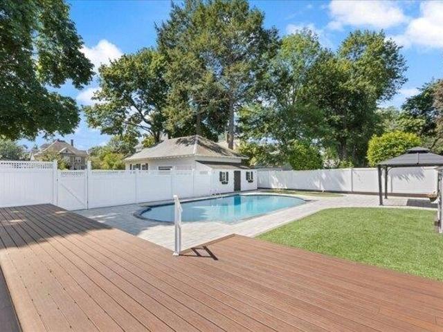 house with 5 bedroom, Melrose MA ES105614954