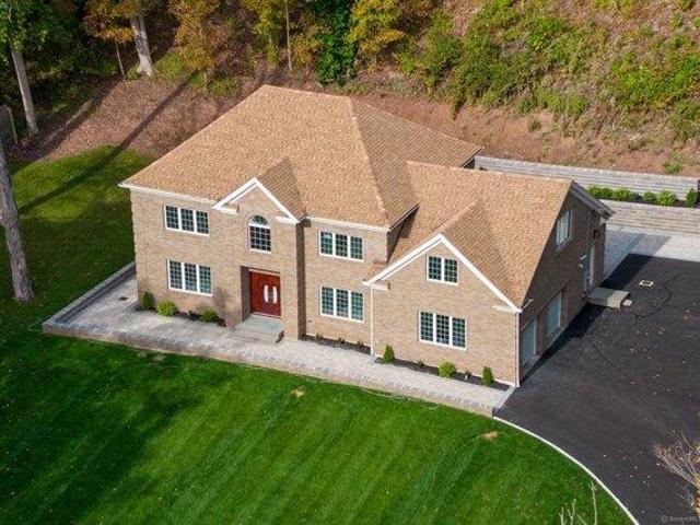 house with 5 bedroom, Meriden CT ES104542725