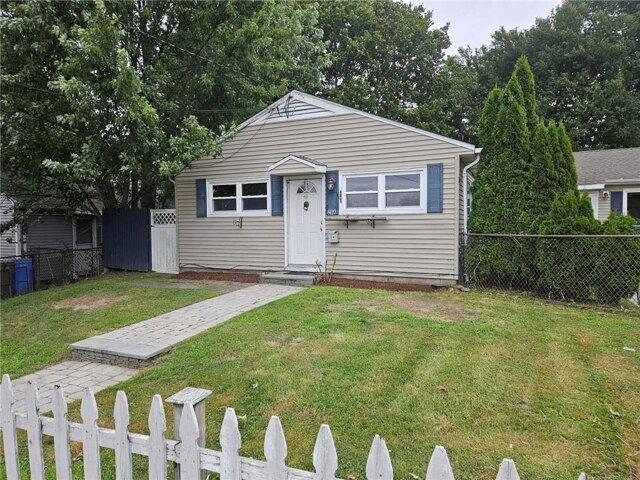 house with 5 bedroom, Middletown RI ES105386588