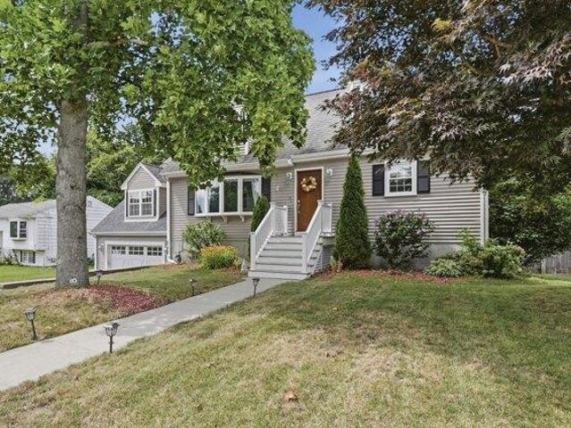 house with 5 bedroom, Milford MA ES105514241