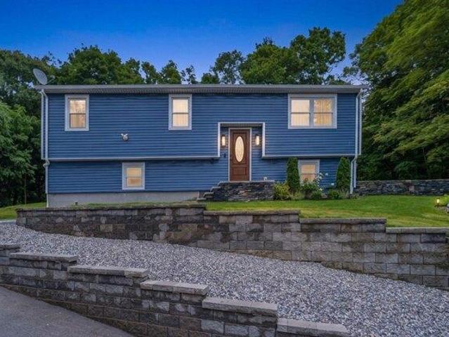 house with 5 bedroom, Millbury MA ES105368037