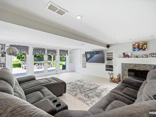 house with 5 bedroom, Montvale NJ ES105203217