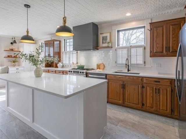 house with 5 bedroom, Nashua NH ES103848411