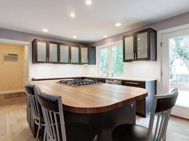 house with 5 bedroom, Nashua NH ES105534789