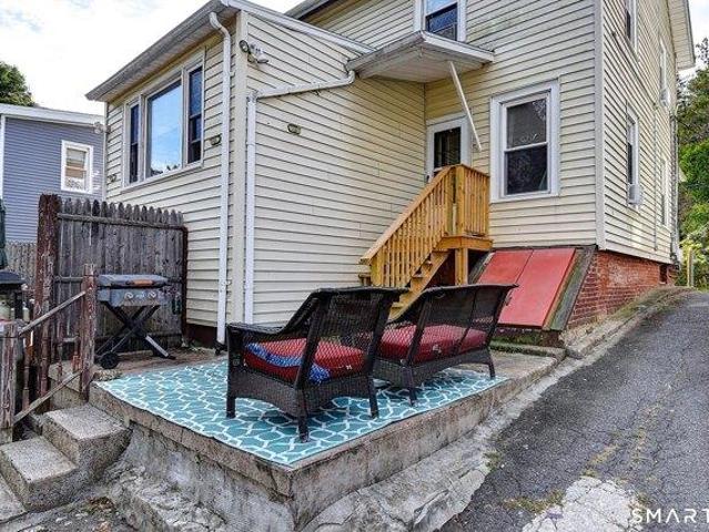 house with 5 bedroom, Naugatuck CT ES105577943