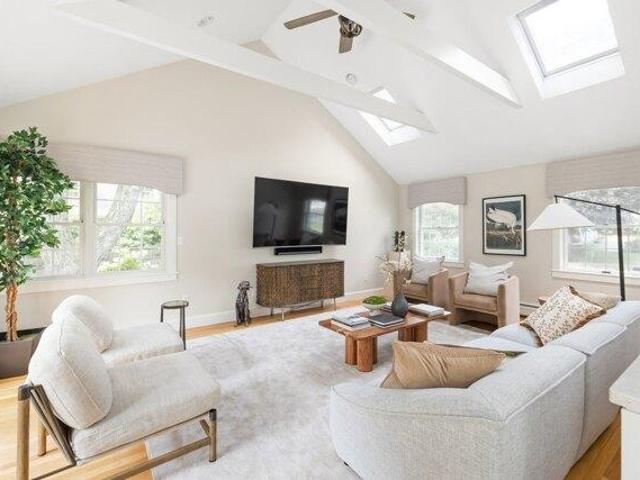 house with 5 bedroom, Needham MA ES105442088