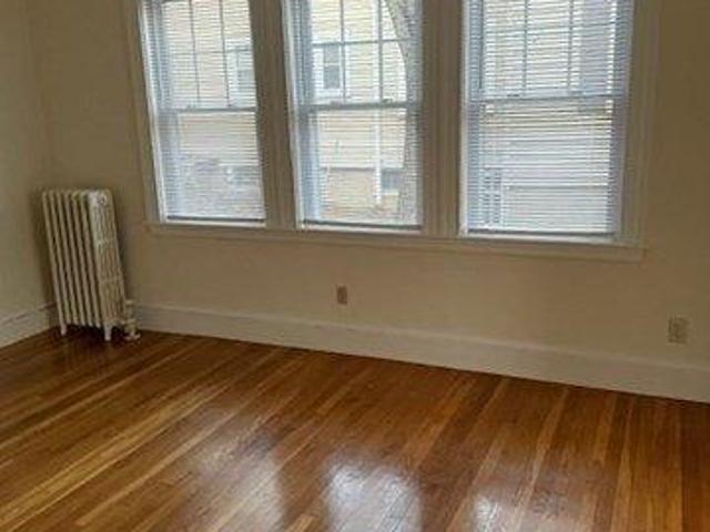 house with 5 bedroom, Newton MA ES105439691