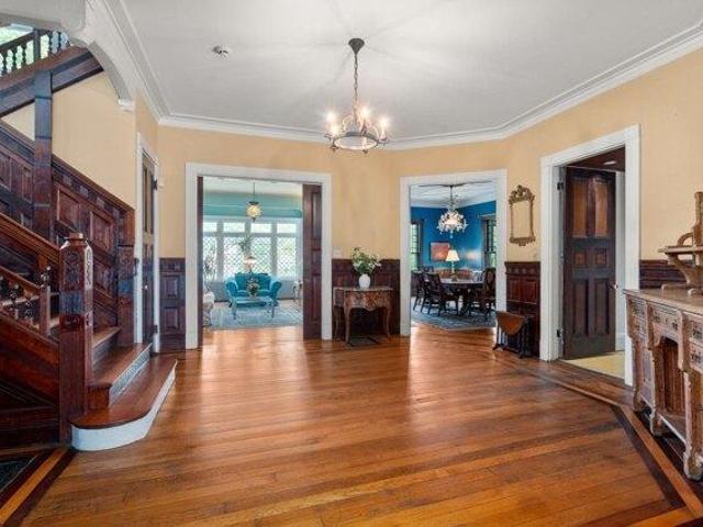 house with 5 bedroom, Newton MA ES105440572
