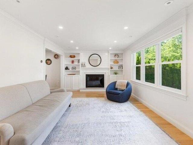 house with 5 bedroom, Newton MA ES105442369