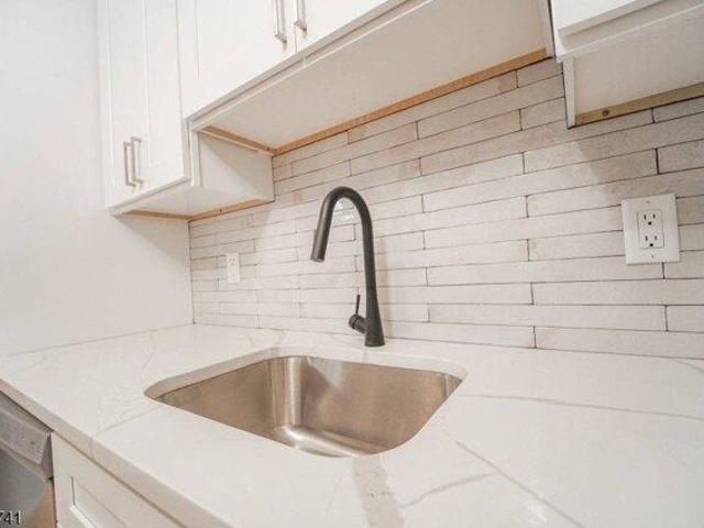 house with 5 bedroom, New Brunswick NJ ES105288152