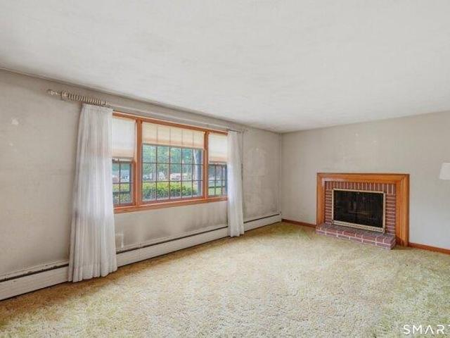 house with 5 bedroom, New Britain CT ES104568041