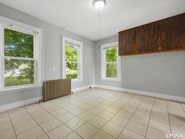 house with 5 bedroom, New Britain CT ES105418806