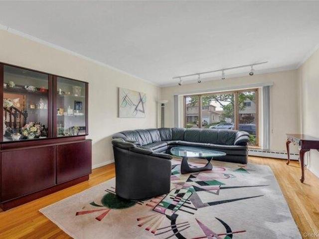 house with 5 bedroom, New Hyde Park NY ES104905536