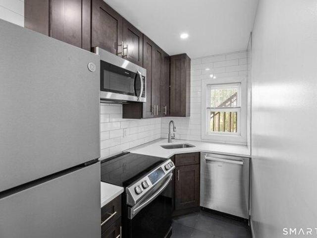 house with 5 bedroom, New London CT ES105496224