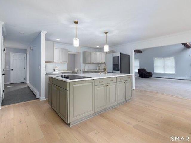 house with 5 bedroom, New Milford CT ES105438523