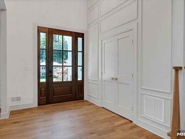 house with 5 bedroom, North Caldwell NJ ES105317662