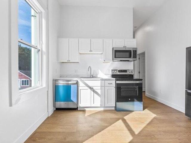 house with 5 bedroom, North Reading MA ES105493302
