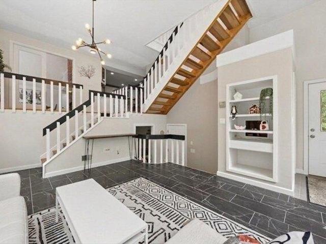house with 5 bedroom, Northborough MA ES104237179