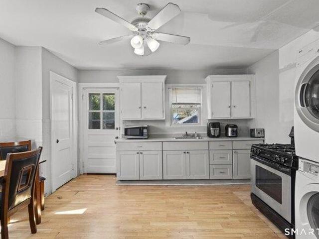 house with 5 bedroom, Norwalk CT ES105439181