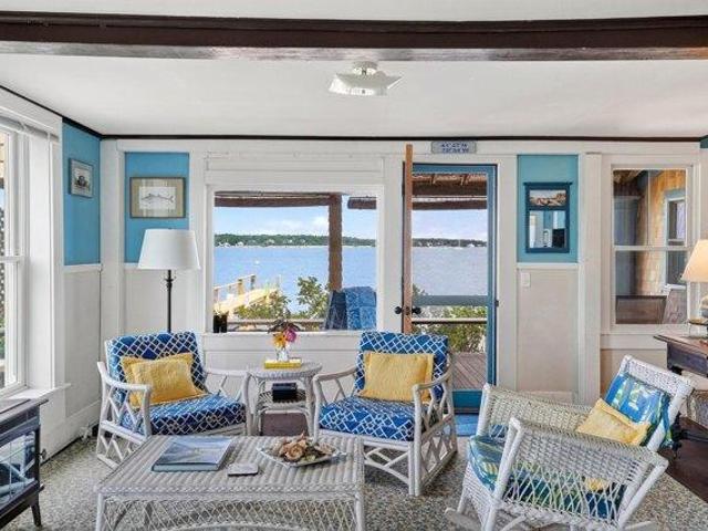 house with 5 bedroom, Oak Bluffs MA ES105494787