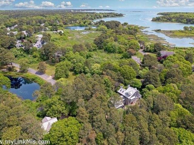 house with 5 bedroom, Oak Bluffs MA ES105513212